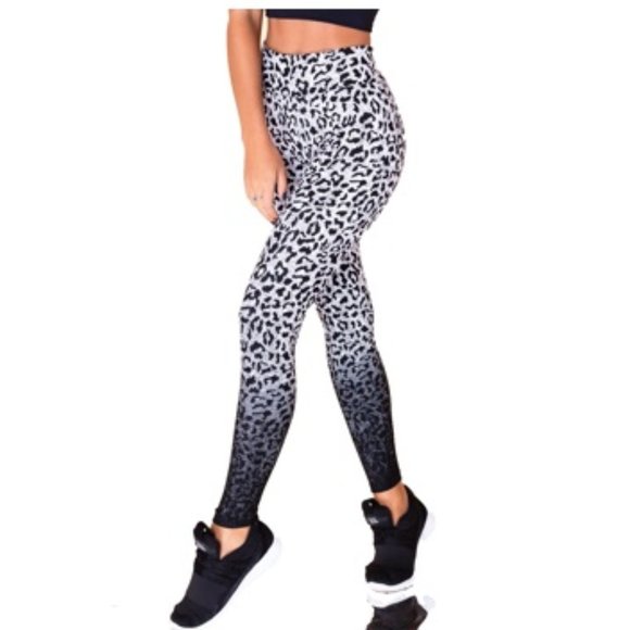 💗DLK | Yoga Legging B&W Animal Print - Picture 2 of 8